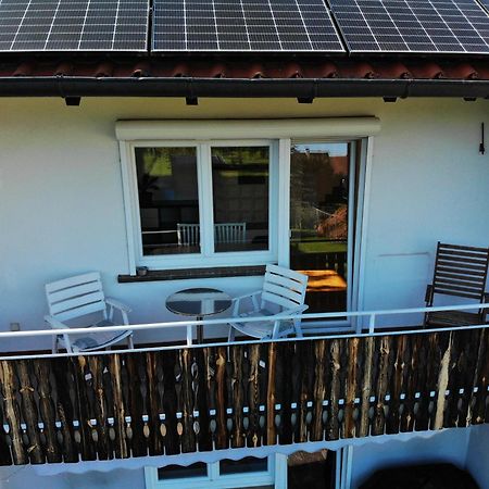 Sonnige 3 Zimmer Wohnung Mit Schoenem Balkon Im Gruenen Reutlingen Exterior foto